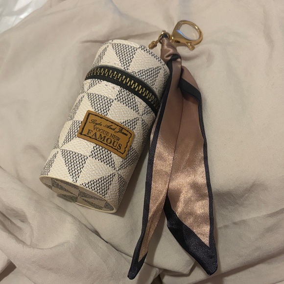 Geometric Patterned Keychain lipstick Holder - Picture 2 of 5